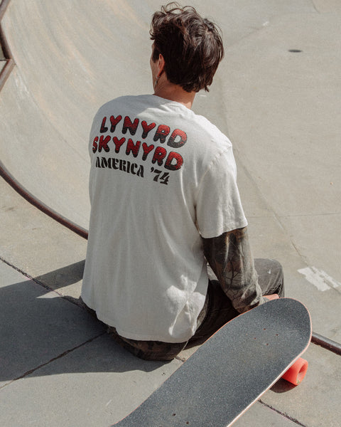 （BTSテテさん着用）JUNK FOOD Lynyrd Skynyrd '74 Tシャツ The t-shirt Taehyung is wearing in this live is from Junk