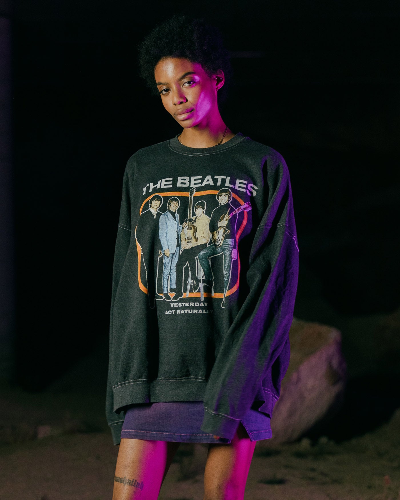 The Beatles Guitar Pose Flea Market Fleece – Junk Food Clothing