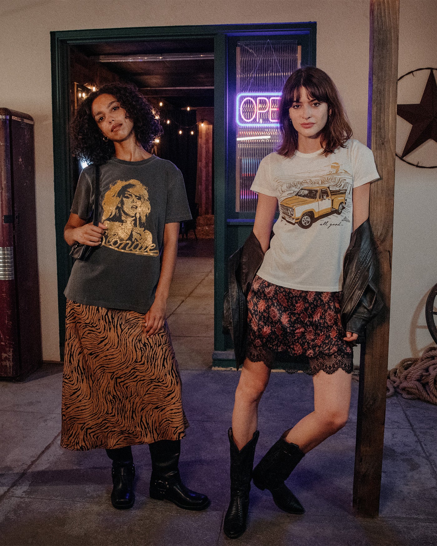 Women's Blondie Gold Glitter Vintage Tee – Junk Food Clothing