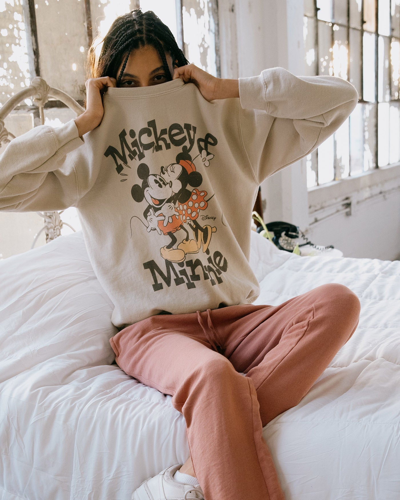 cher×JUNK FOOD×STYLIFE Mickey プルオーバー Vintage Mickey & Minnie Flea Market Fleece – Junk Food Clothing