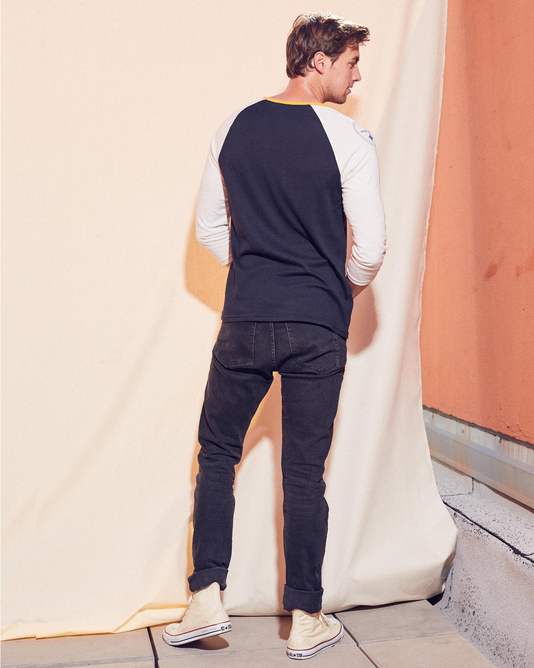 TRUE BLACK / MUSTARD